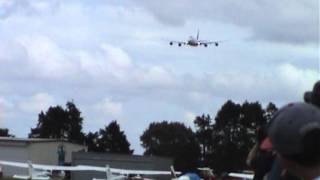 Boeing 747400 High Speed Low Pass [upl. by Aihpos]